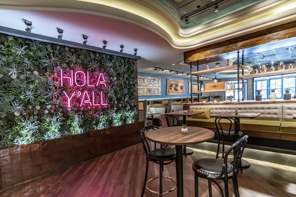 Фото St Charles Coach House, Ascend Hotel Collection