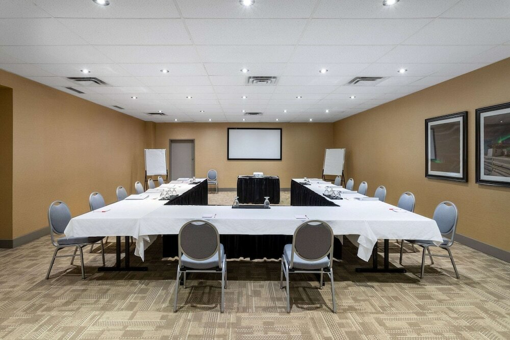 Фото Ramada by Wyndham Northern Grand Hotel & Conference Centre