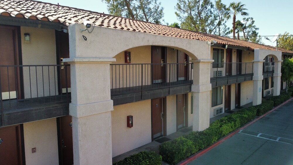 Фото Days Inn by Wyndham San Bernardino/Redlands