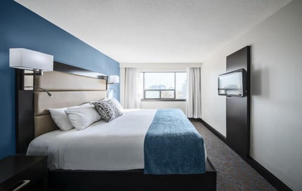 Фото Ottawa Embassy Hotel & Suites