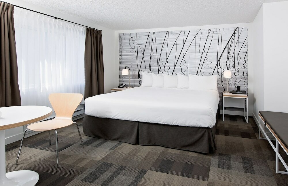 Фото Coast Canmore Hotel & Conference Centre