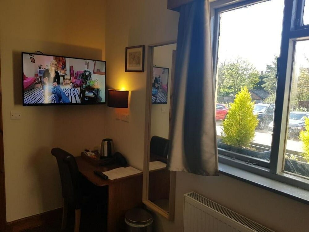 Фото Crosshill House