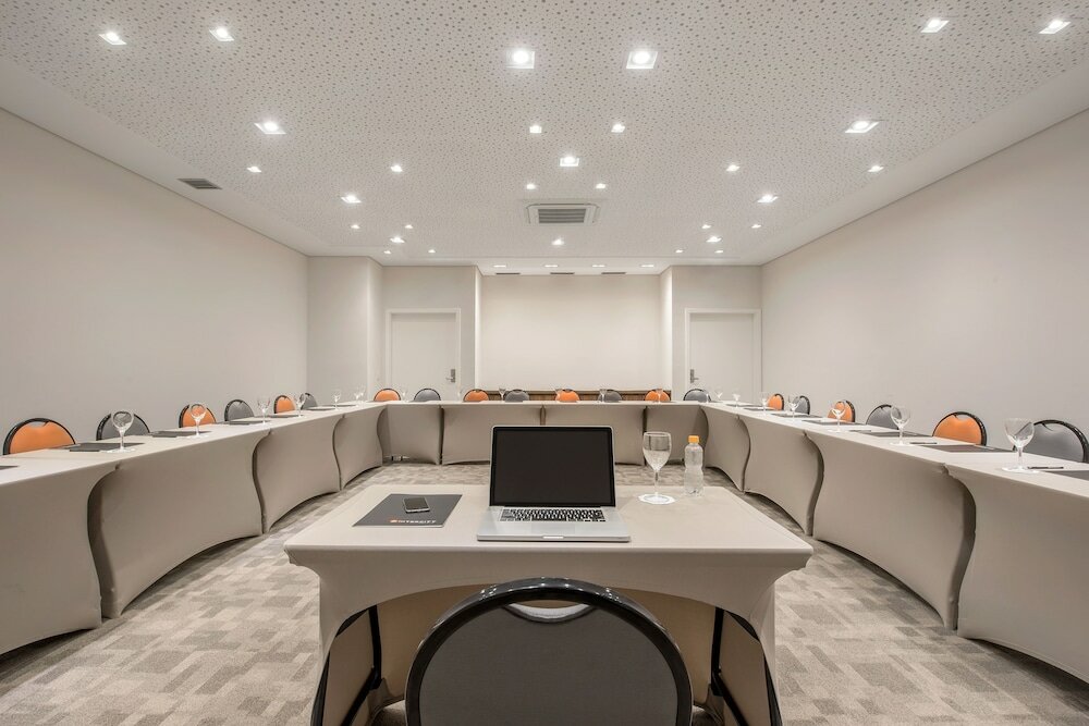 Фото Intercity Patio Pindamonhangaba