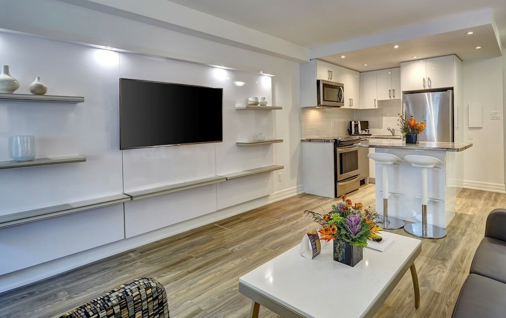 Фото Town Inn Suites