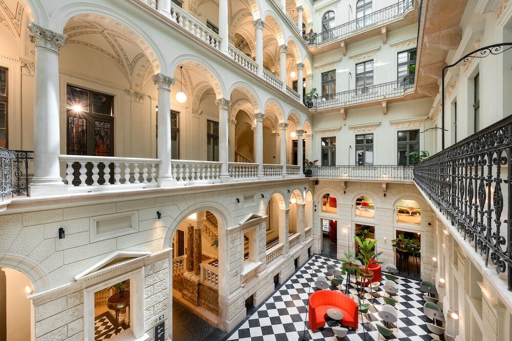 Фото Hotel Oktogon