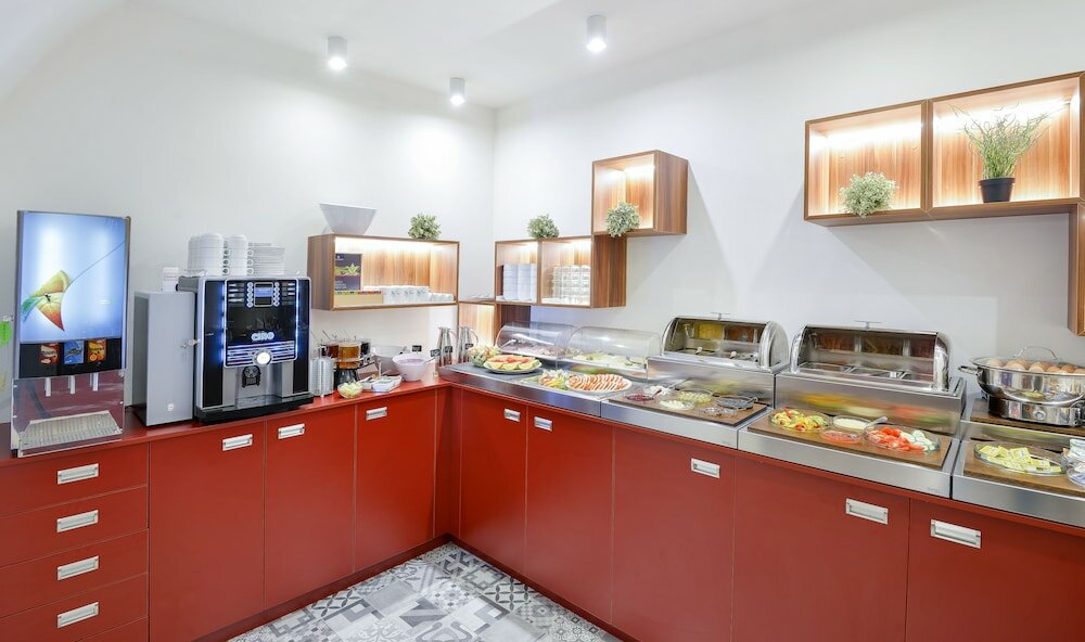 Фото Hotel Garden Court