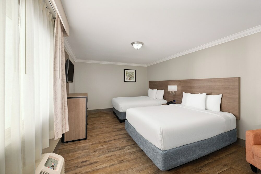 Фото Ramada by Wyndham Anaheim Maingate North