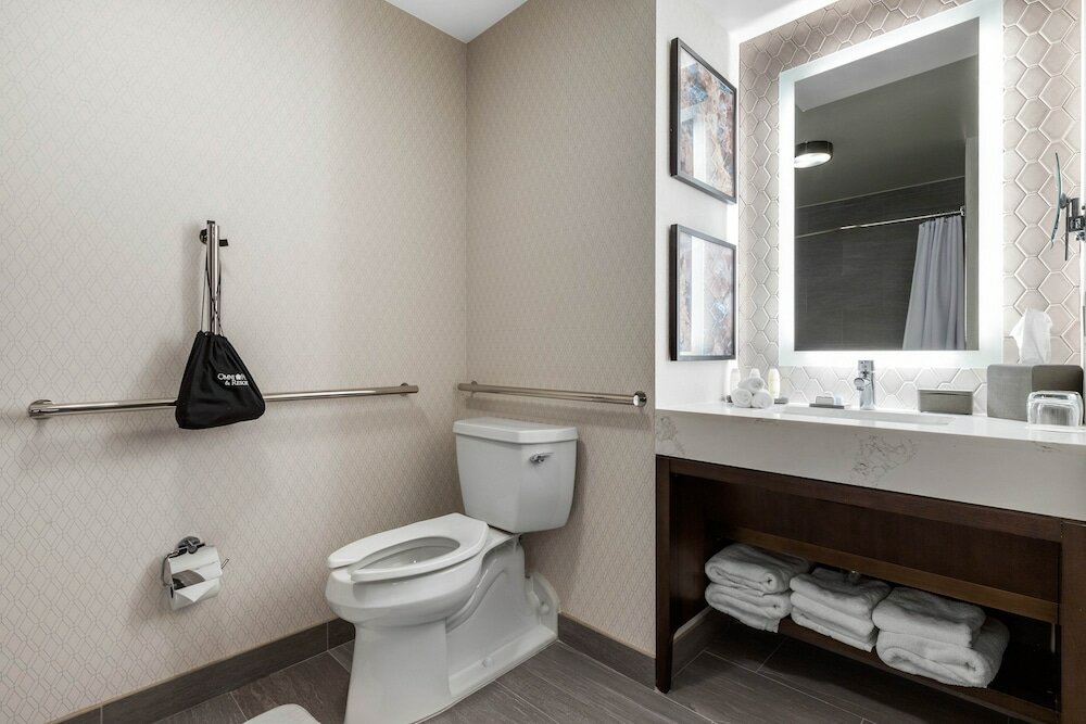 Фото Omni Charlotte Hotel