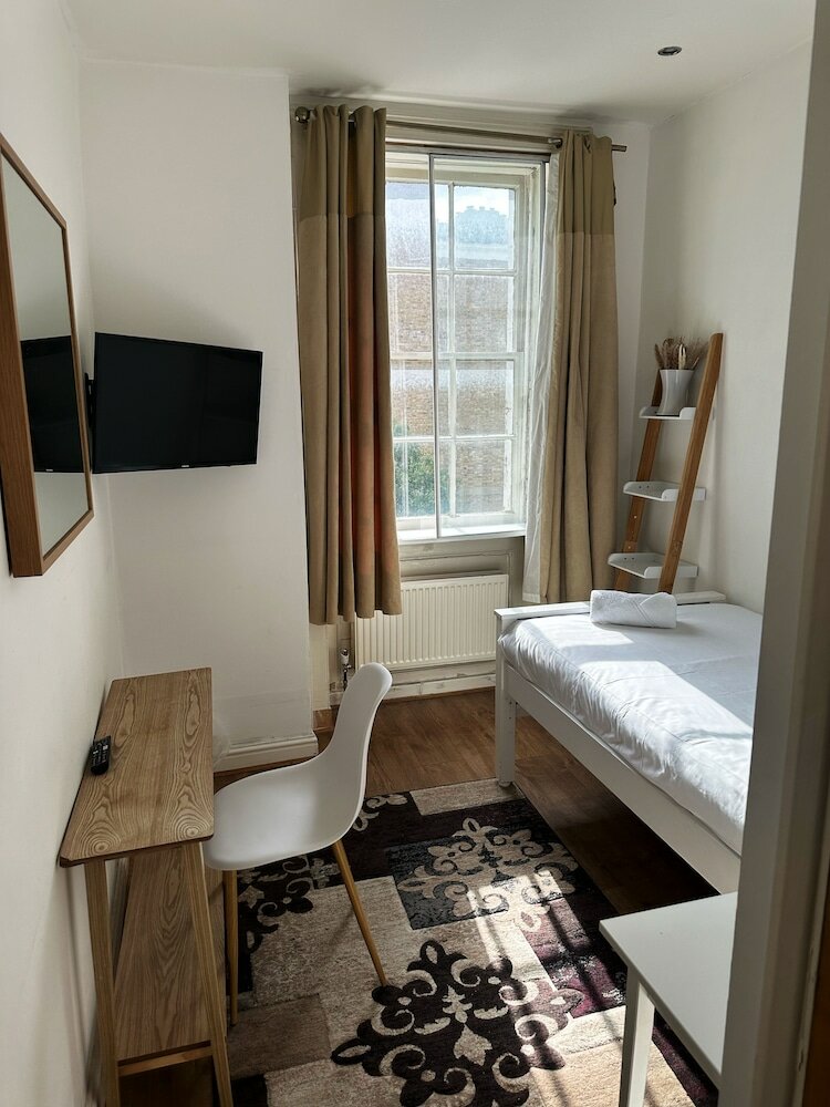 Фото Oyo Somerset Hotel Baker Street London