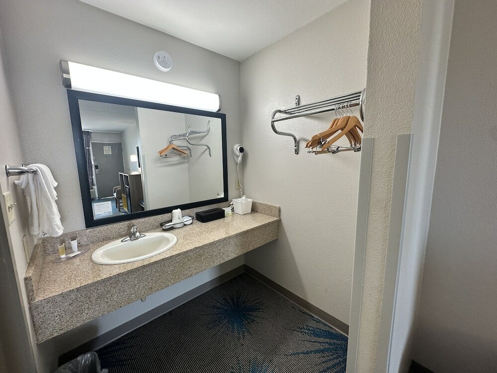 Фото Days Inn by Wyndham Adel I 75