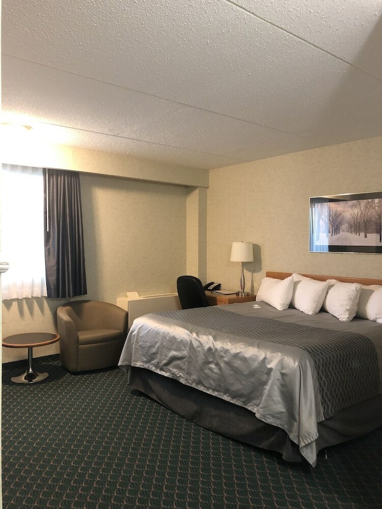 Фото Travelodge by Wyndham Winnipeg East