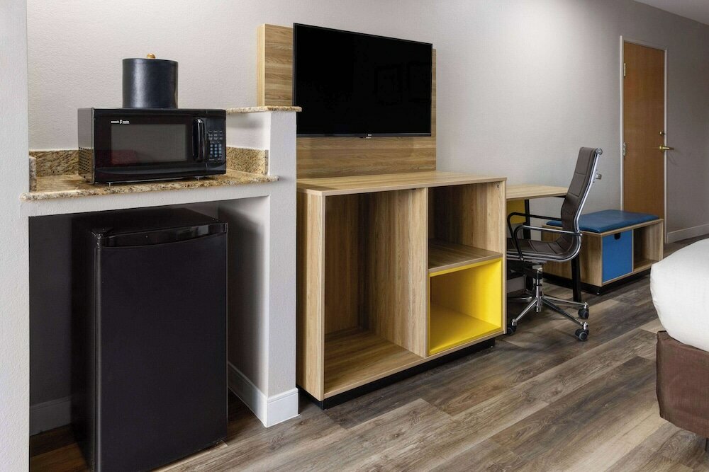 Фото Days Inn by Wyndham Jackson Downtown