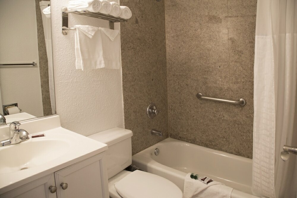 Фото Harborview Inn & Suites San Diego Harbor