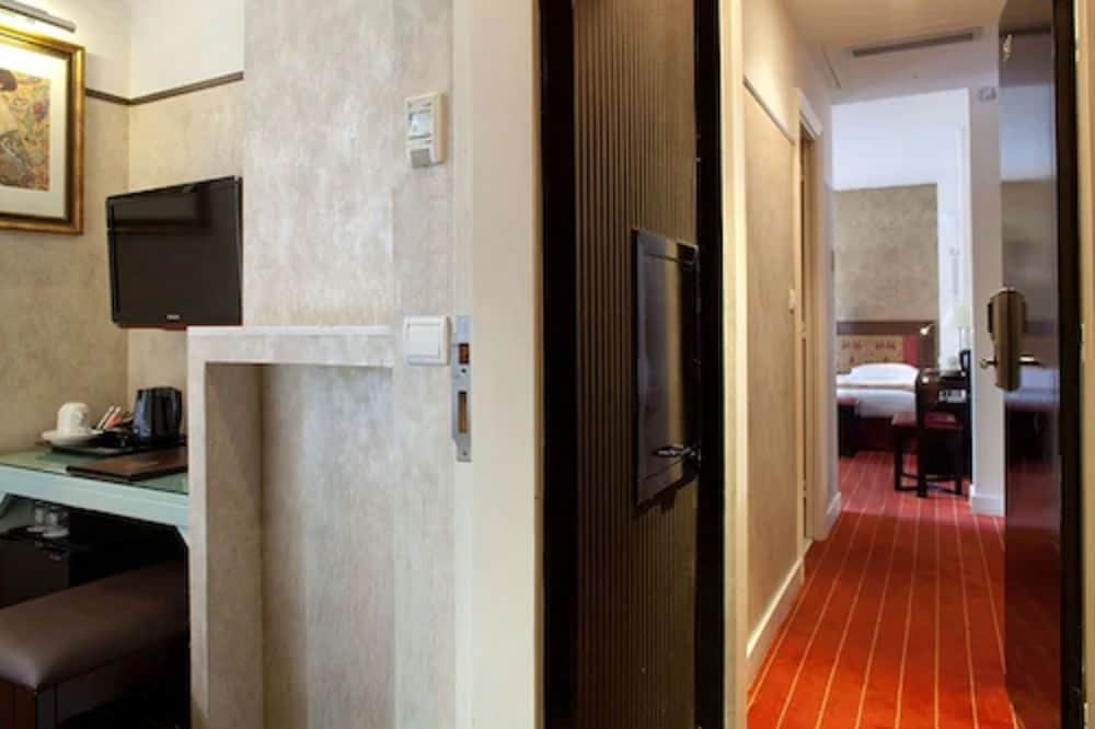 Фото Hotel Eiffel Seine