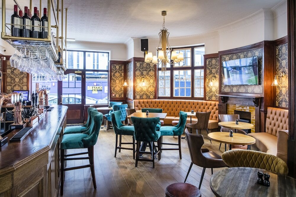 Фото Three Falcons Hotel