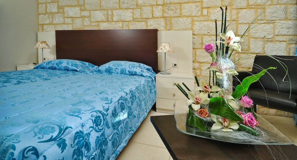 Фото Royal Heights Resort Villas & SPA