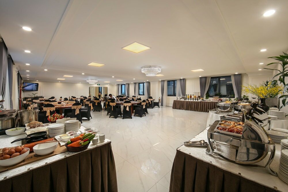 Фото Adonis Hotel