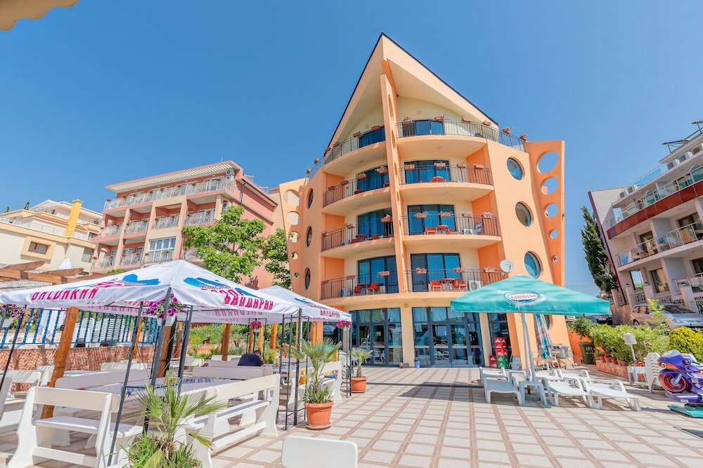 Фото отеля 1