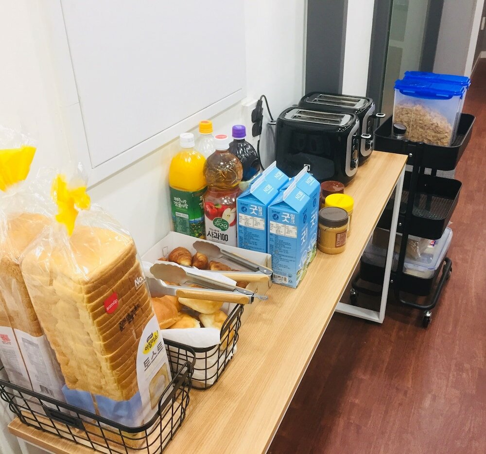 Фото Oyo Hostel Myeongdong 3