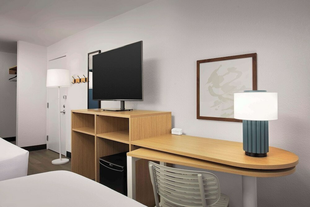 Фото Отель Spark by Hilton Atlanta Cumberland Ballpark