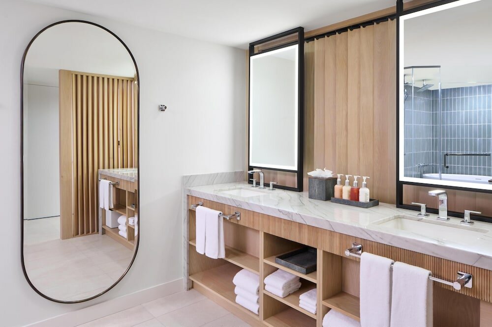 Фото Hyatt Regency Waikiki Beach Resort & SPA