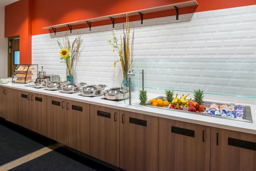 Фото Holiday Inn Kansas City Airport, an Ihg Hotel