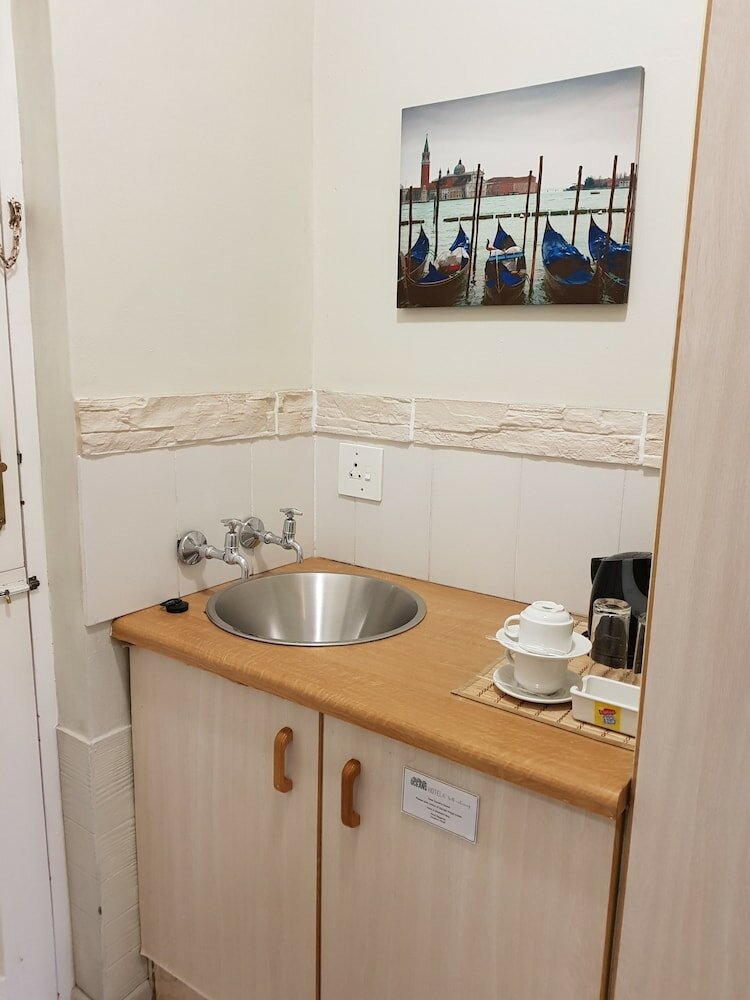 Фото Oceans Hotel & Self Catering