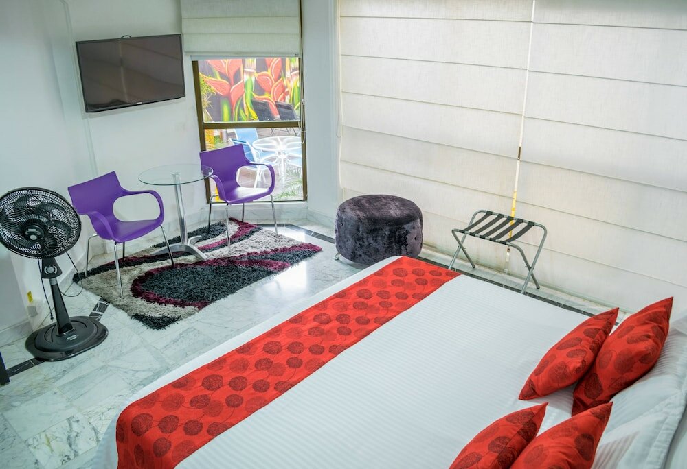 Фото Montes de la Castellana Hotel Boutique