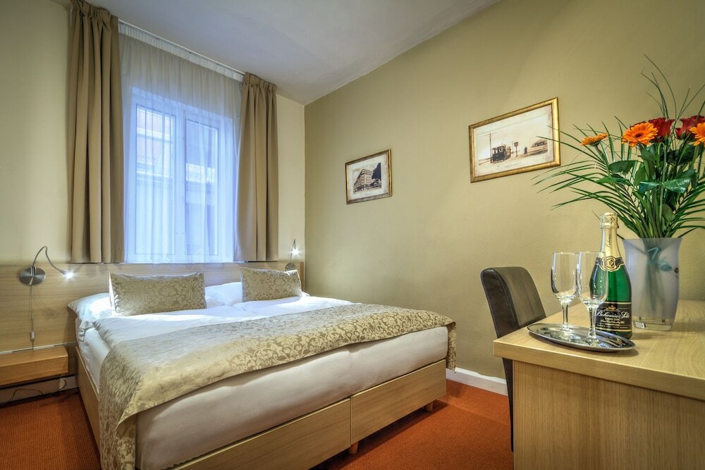 Фото Hotel Taurus