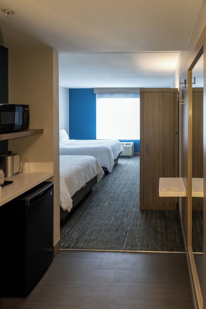 Фото Holiday Inn Express & Suites Brockville