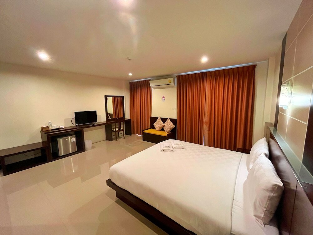 Фото Peak Boutique City Hotel