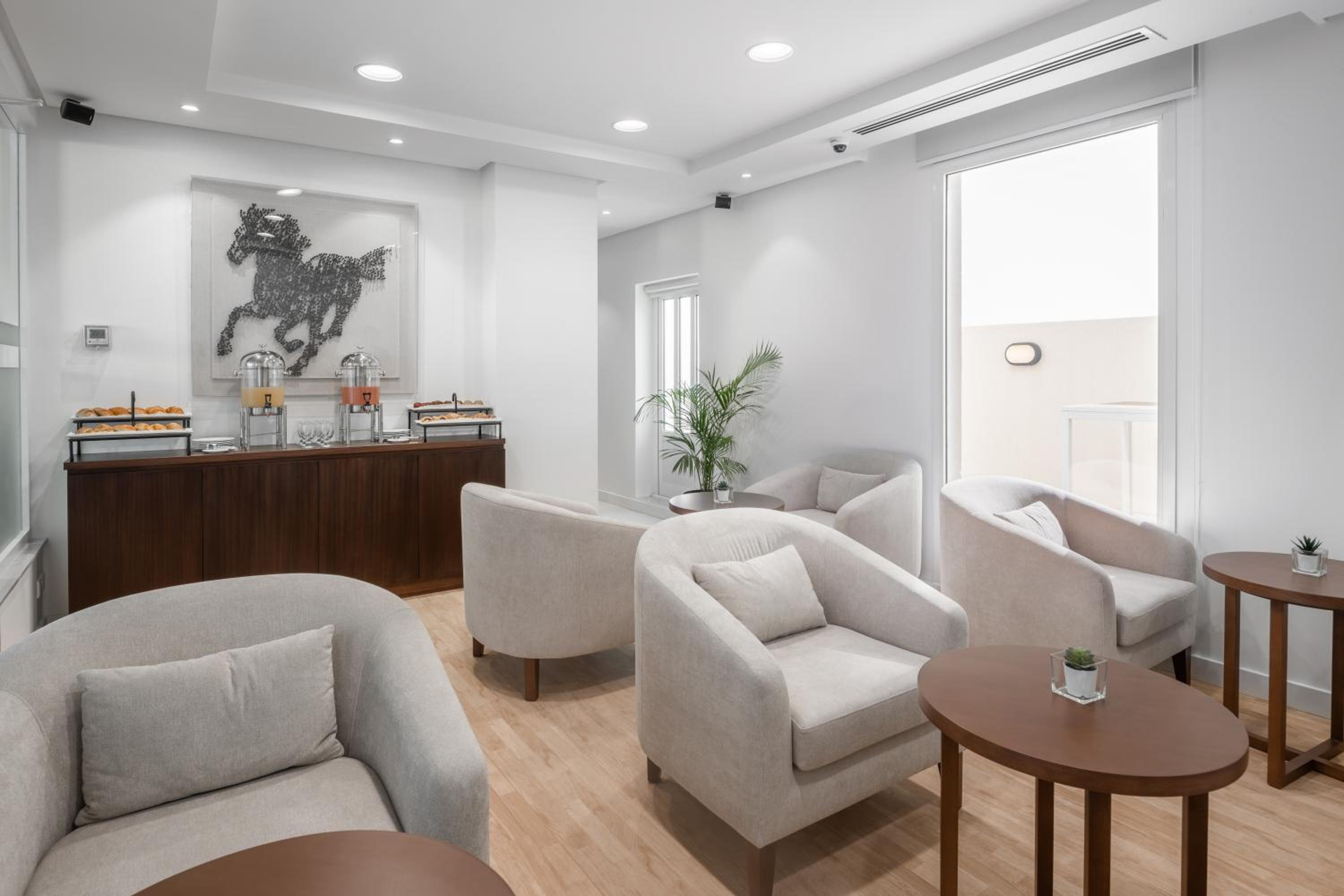 Фото Qamar Hotel Jeddah