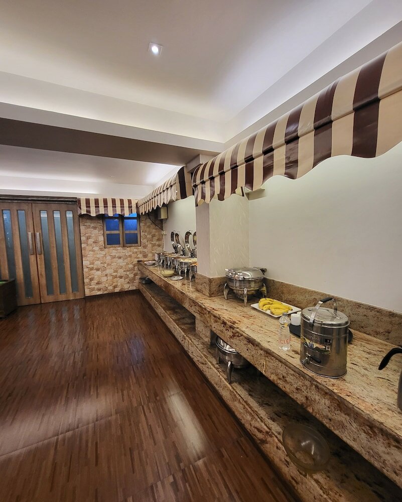 Фото Hotel Maharana Inn Chembur