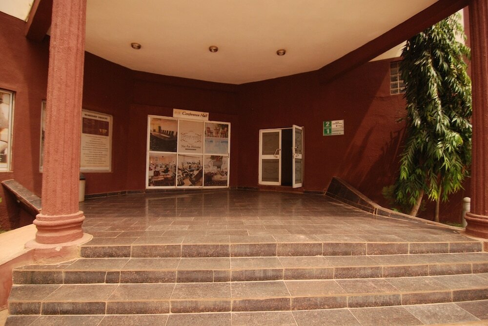 Фото Lapour Hotels Ltd