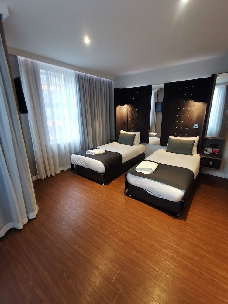 Фото Point A Hotel - Paddington