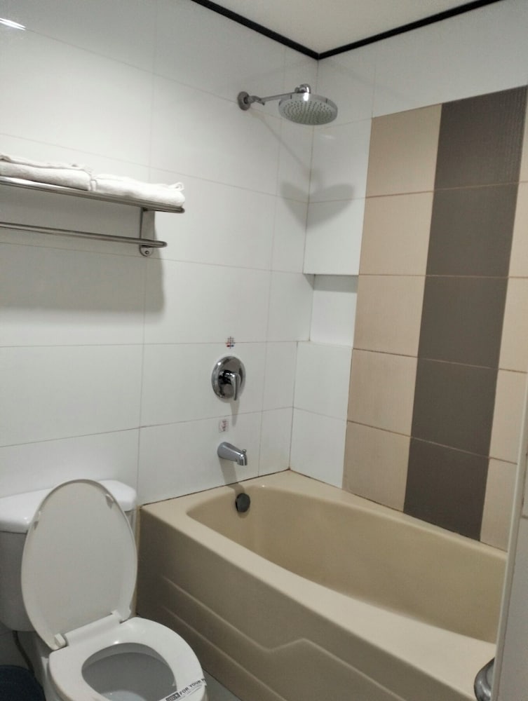 Фото Hotel Sogo Quirino Motor Drive Inn