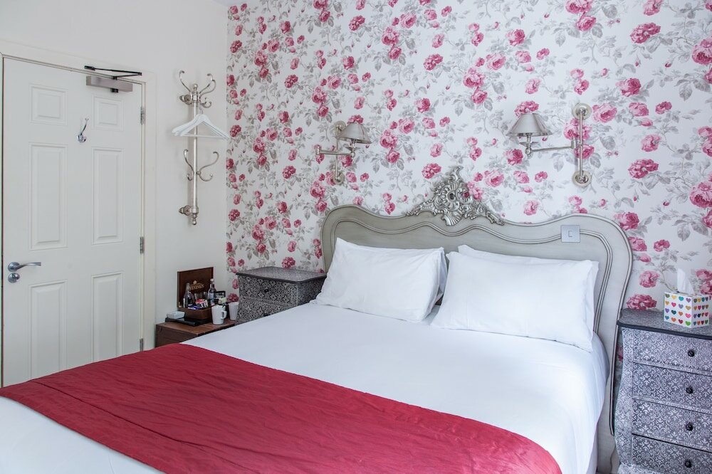 Фото The Wychwood Inn