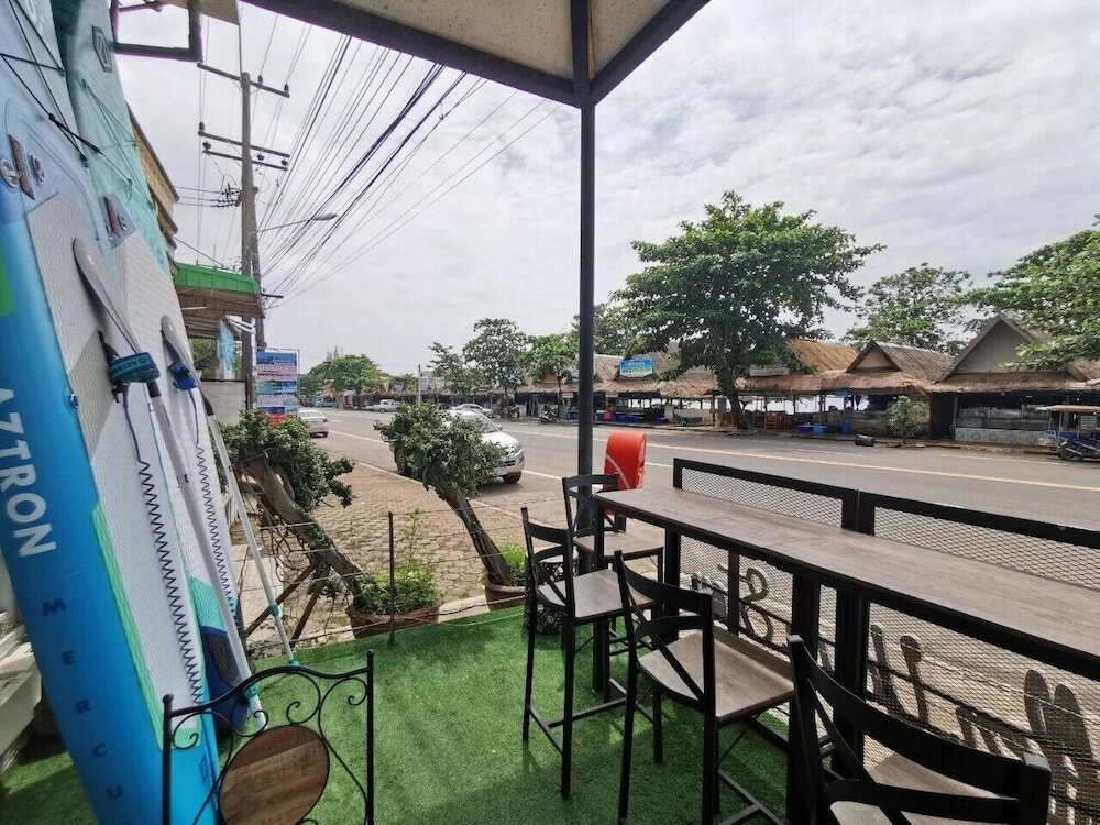 Фото Pimpimarn Beach Hotel