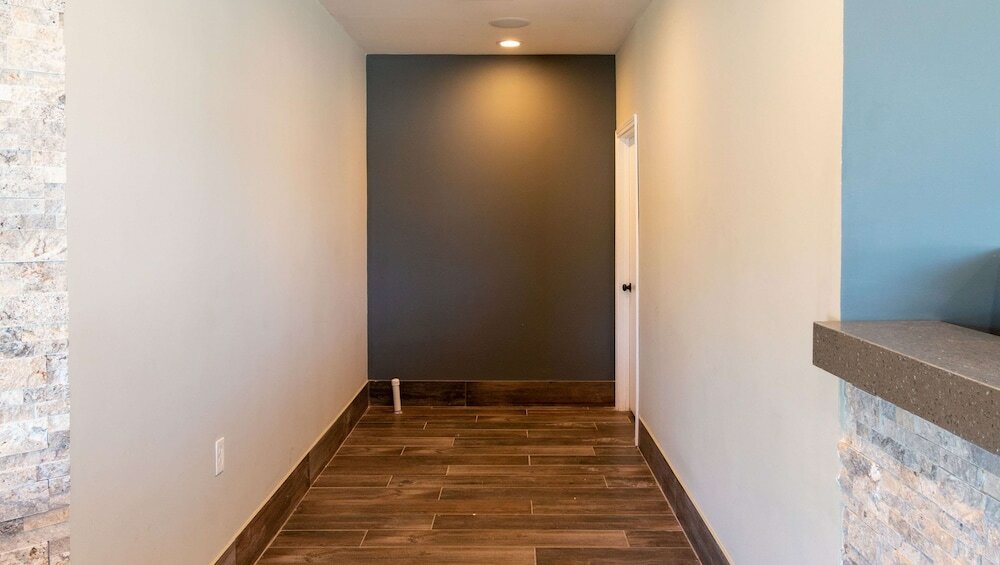 Фото Magnuson Extended Stay and Suites Airport Hotel