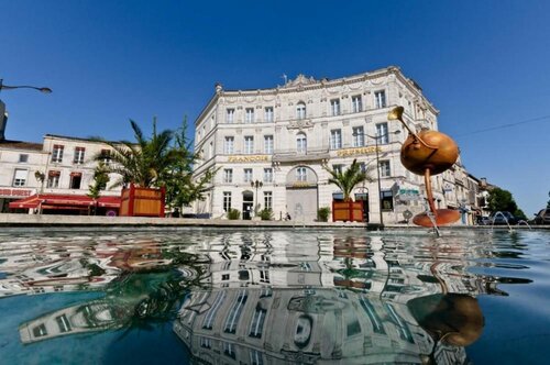 Внешний вид отеля Hôtel François Premier Cognac в Коньяке, фото 1