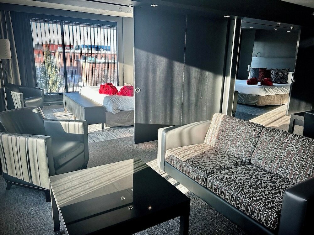 Фото Grand Times Hotel Sherbrooke