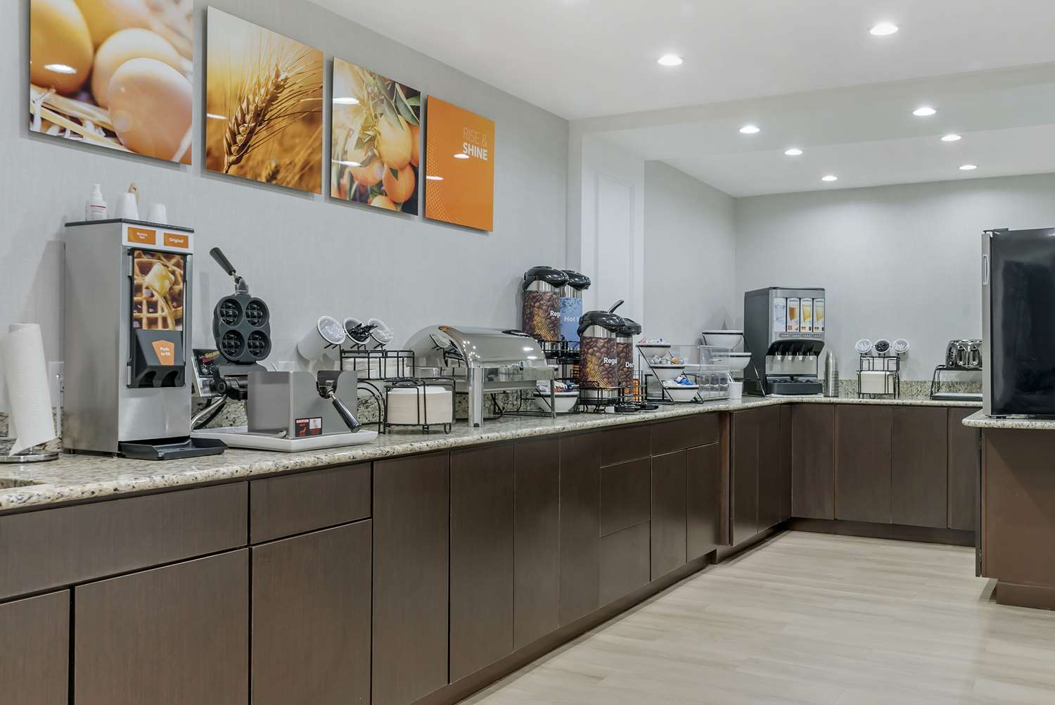 Фото Comfort Inn Plainwell