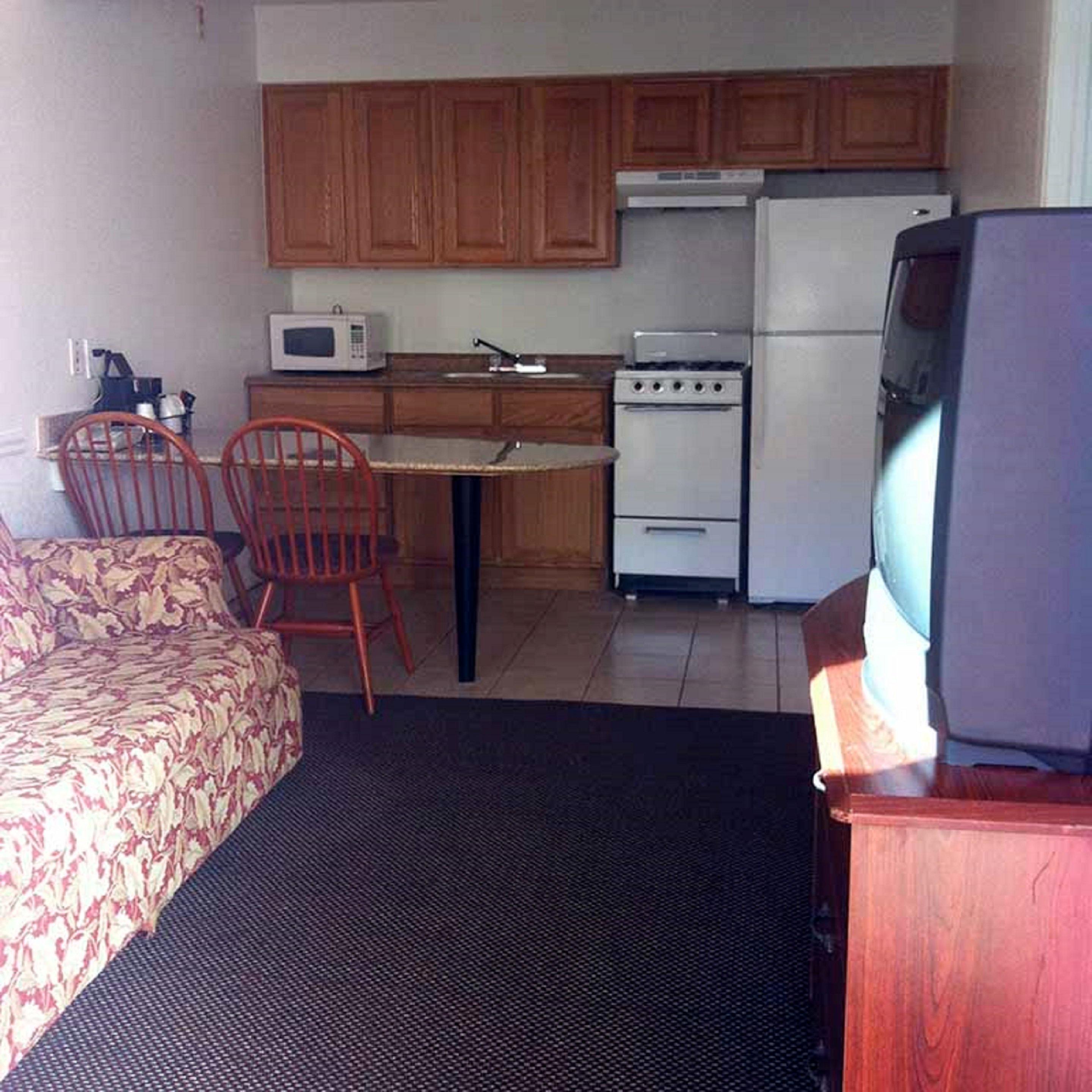 Фото Oaktree Inn and Suites