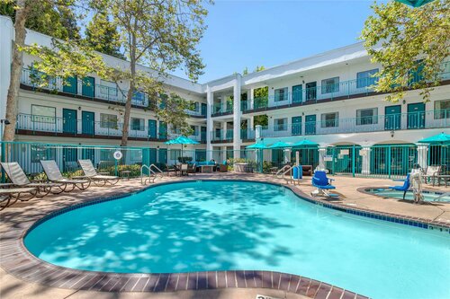 Гостиница Quality Suites Downtown San Luis Obispo в Сан Луис Обиспо