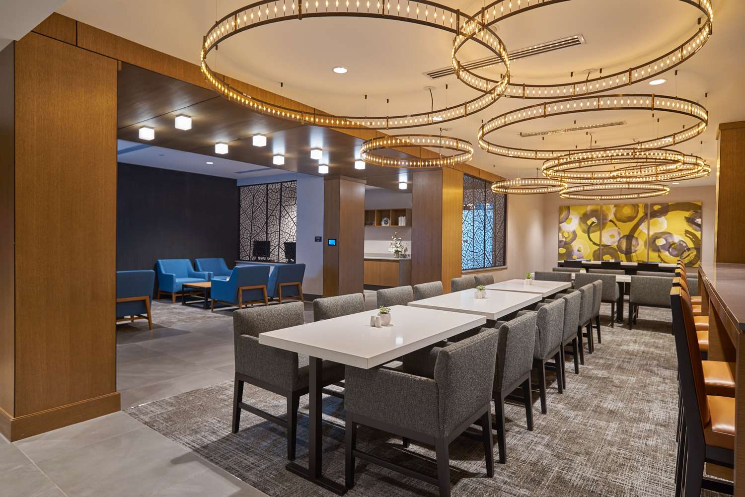 Фото Hilton Des Moines Downtown