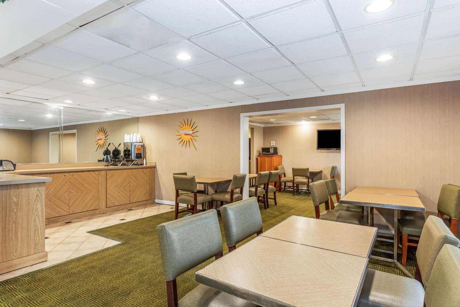 Фото La Quinta Inn & Suites by Wyndham Orlando South