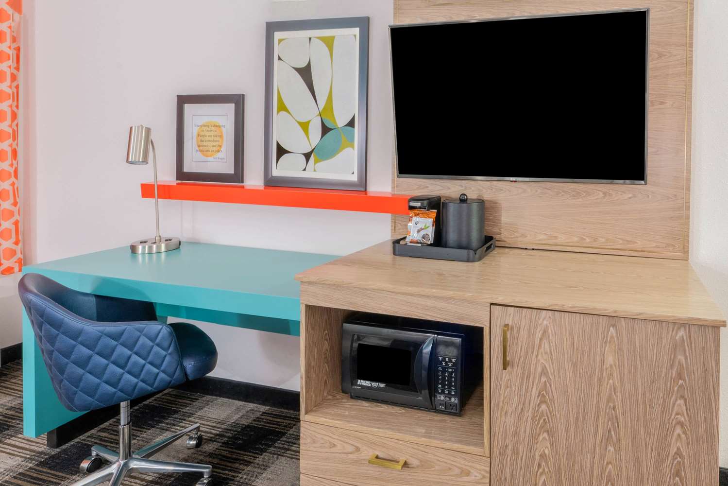 Фото La Quinta Inn & Suites by Wyndham Oklahoma City Airport