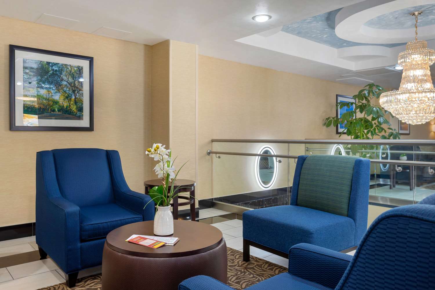 Фото Comfort Inn & Suites near Jfk Air Train