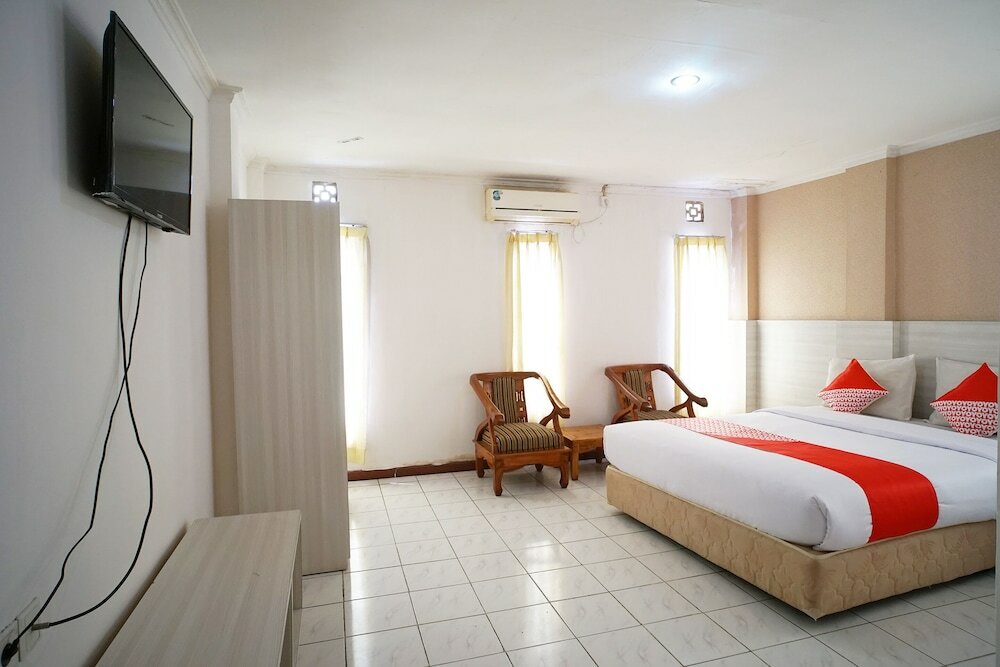 Фото Capital O 2885 Hemra Hotel