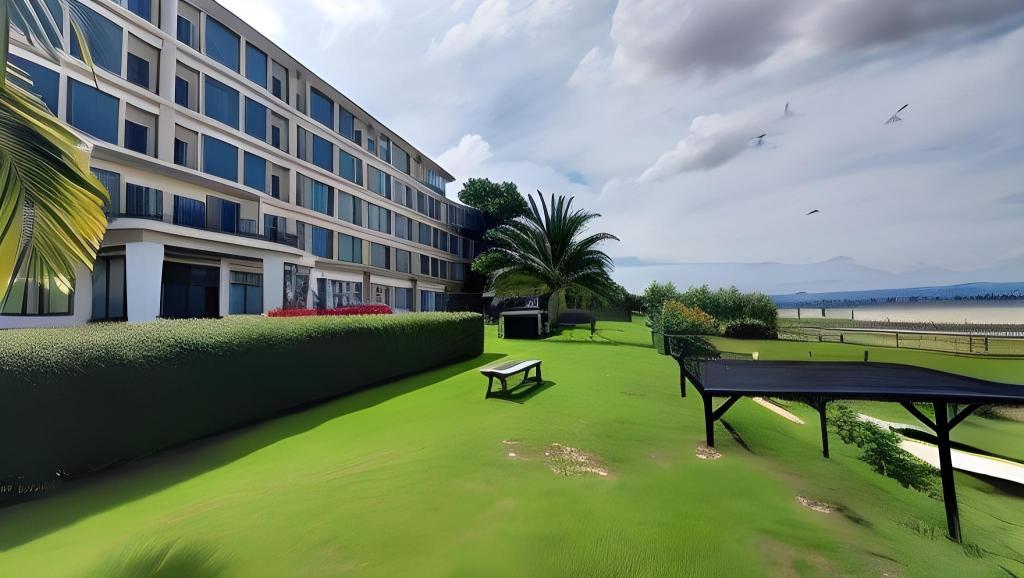 Фото The River Hotel